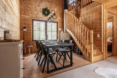 Seating area, Dining area