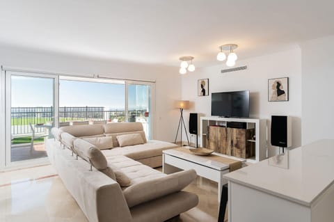 Communal lounge/ TV room, TV and multimedia, Living room