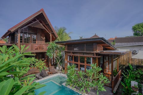 Property building, Day, Garden, Balcony/Terrace, Garden view, Swimming pool