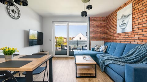 Communal lounge/ TV room, TV and multimedia, Living room, Seating area, Dining area