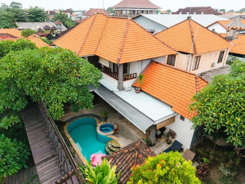 Property building, Day, Pool view, Swimming pool, sunbed