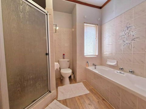 Self-Catering 4 Bedroom House House in Western Cape