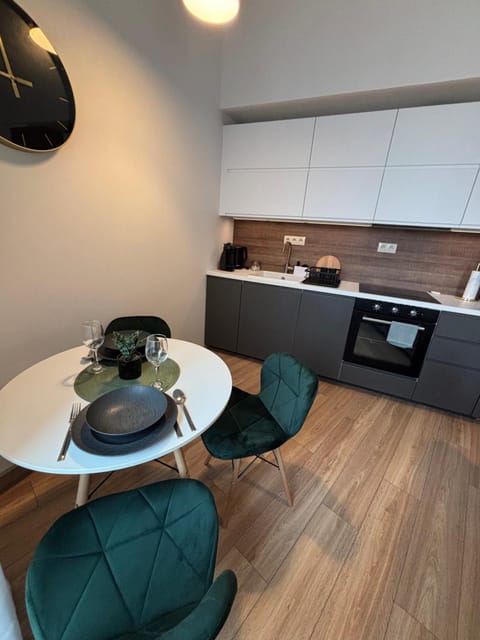 Kitchen or kitchenette, Dining area, stove