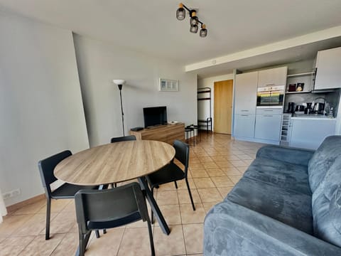 Living room, Dining area, kitchen