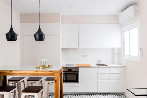 Kitchen or kitchenette, Dining area, dishwasher, oven, stove