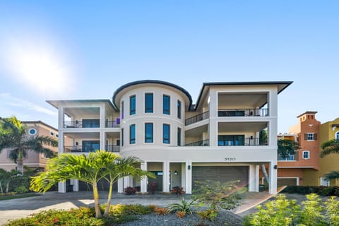 Amazing Views, Heed Pool & Hot Tub - Beach Breeze - Roelens House in Estero Island