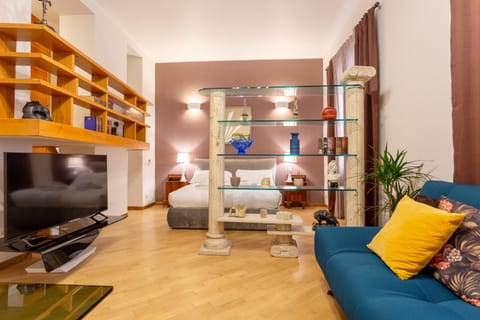 Communal lounge/ TV room, TV and multimedia, Living room, Seating area