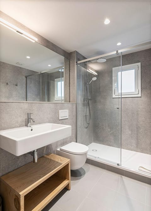 Shower, Toilet, Bathroom, Bath