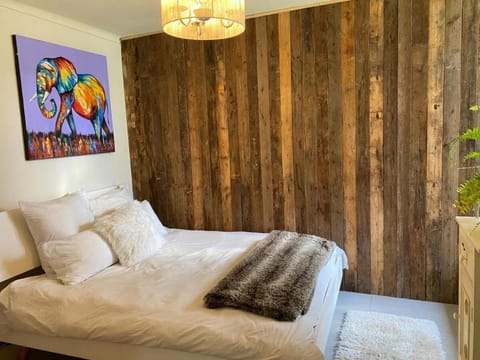 Private 2-Sleeper Getaway U8 ! Apartment in Cape Town