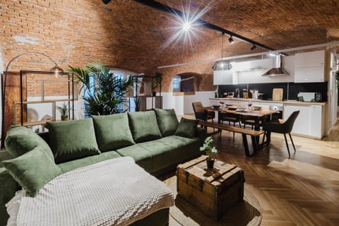 Kitchen or kitchenette, Living room, Seating area, Dining area