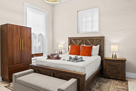 Charming 7BR Home Bourbon Trail & Attractions House in Louisville