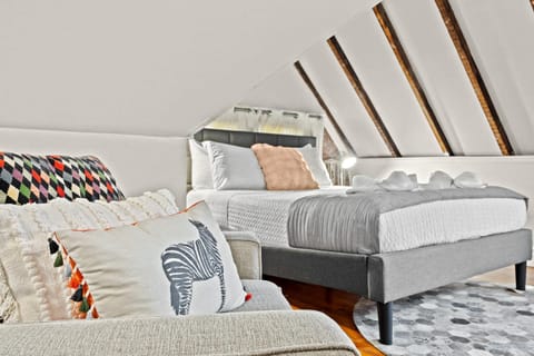 Charming 7BR Home Bourbon Trail & Attractions House in Louisville