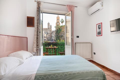 Photo of the whole room, Bedroom, air conditioner