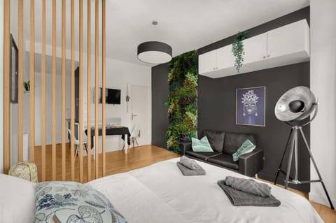 Bed, Night, Photo of the whole room, Bedroom, Sunrise, Sunset