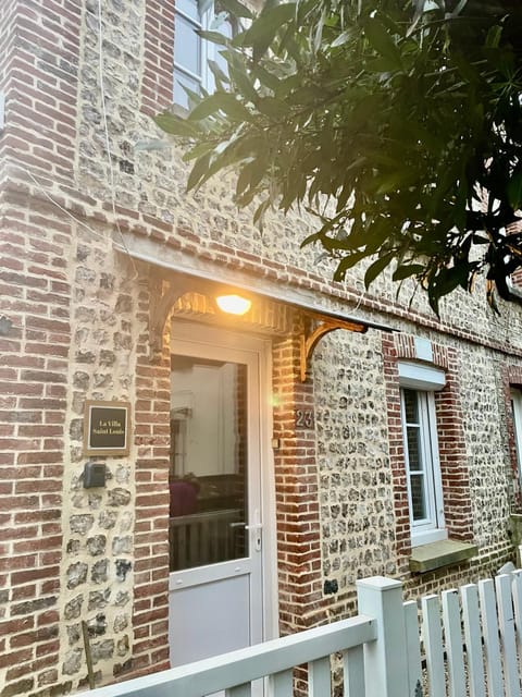 La Villa Saint Louis House in Étretat