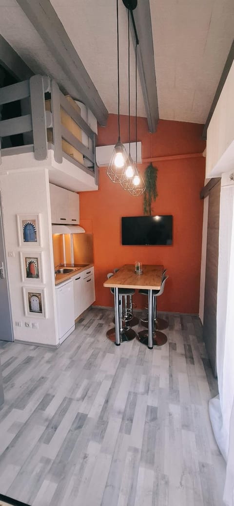 TV and multimedia, Kitchen or kitchenette
