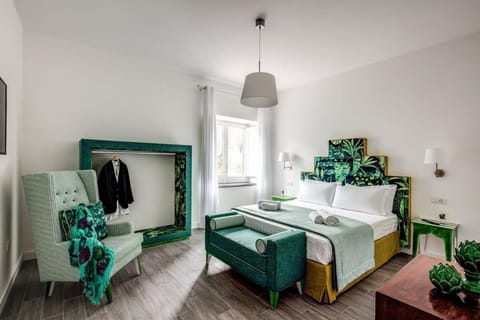 Bed, Living room, Photo of the whole room, Seating area, Bedroom, towels