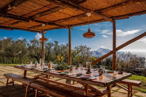 Patio, Spring, Day, Natural landscape, Food and drinks, Dining area, Mountain view