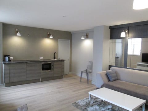 Kitchen or kitchenette, Living room