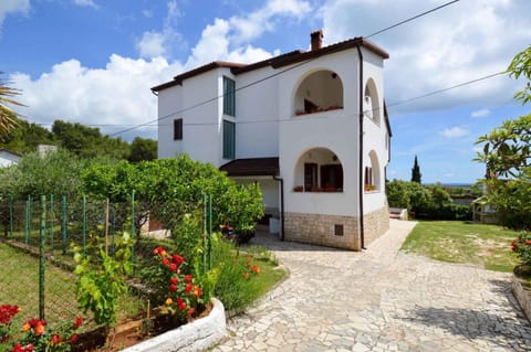 Property building, Summer, Garden