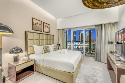 TV and multimedia, Seating area, Bedroom