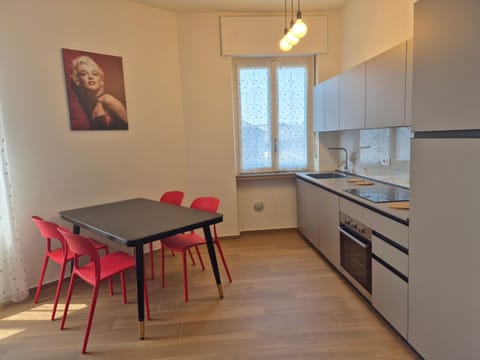 Kitchen or kitchenette, Photo of the whole room, Decorative detail, Dining area, Lunch, dishwasher, stove, kitchen, kitchen