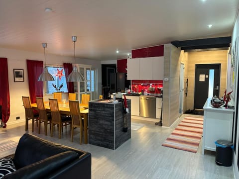 Living room, Dining area