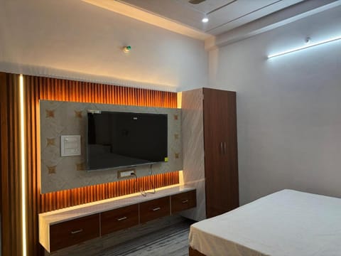 Communal lounge/ TV room, Bed, TV and multimedia, Photo of the whole room