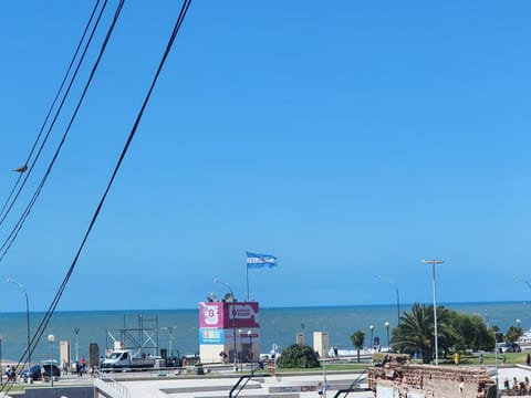 Communal lounge/ TV room, Natural landscape, Beach, Sea view