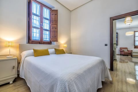 Bed, Living room, Bedroom, heating, air conditioner