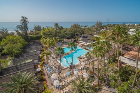 Property building, Sea view, Swimming pool
