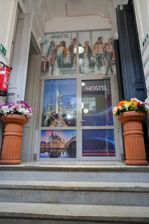 YOUR HOSTEL midi station Hostel in Saint-Gilles