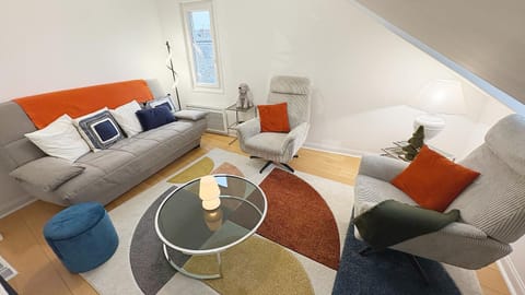 Communal lounge/ TV room, Living room, Seating area