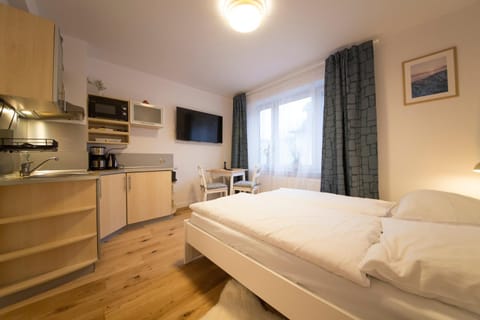 TV and multimedia, Kitchen or kitchenette, Photo of the whole room