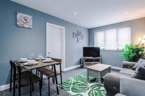 TV and multimedia, Living room, Seating area, Dining area, Evening entertainment