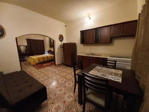 Kitchen or kitchenette, Seating area, Dining area