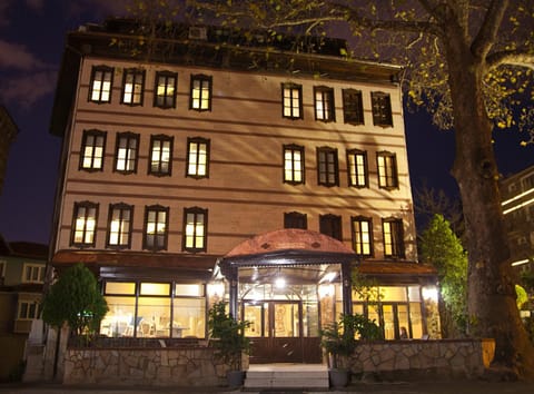 Facade/entrance, Night