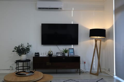 Communal lounge/ TV room, TV and multimedia, Evening entertainment, air conditioner