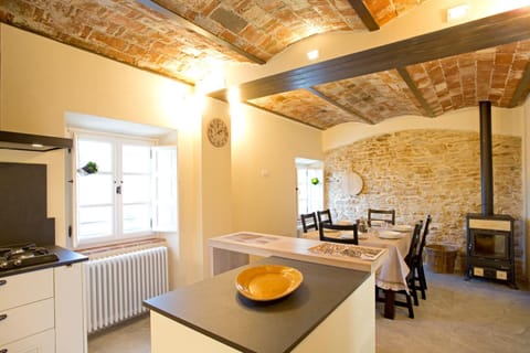 Villa Cima delle Poiane, Stunning View Villa in Lucca