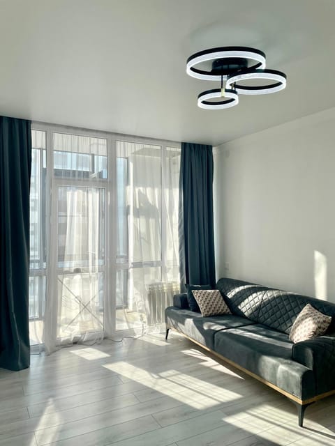 Bed, Seating area