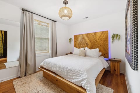 Vibey Unit in Duplex Apartment in Madison