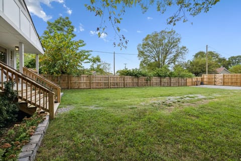 Vibey Unit in Duplex Apartment in Madison