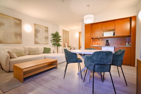 Living room, Photo of the whole room, Dining area