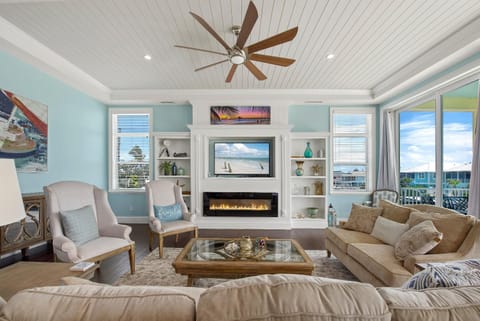 Ocean View, Gulf Access, Close to Beach, Private heated Pool - Island Waters - Roelens House in Estero Island