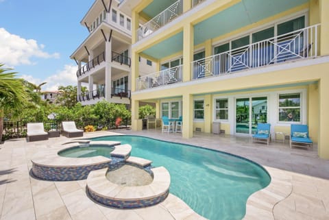 Ocean View, Gulf Access, Close to Beach, Private heated Pool - Island Waters - Roelens House in Estero Island