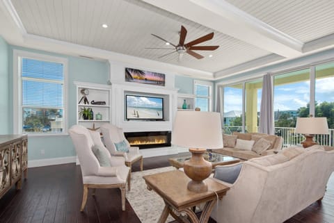 Ocean View, Gulf Access, Close to Beach, Private heated Pool - Island Waters - Roelens House in Estero Island