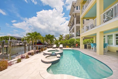 Ocean View, Gulf Access, Close to Beach, Private heated Pool - Island Waters - Roelens House in Estero Island