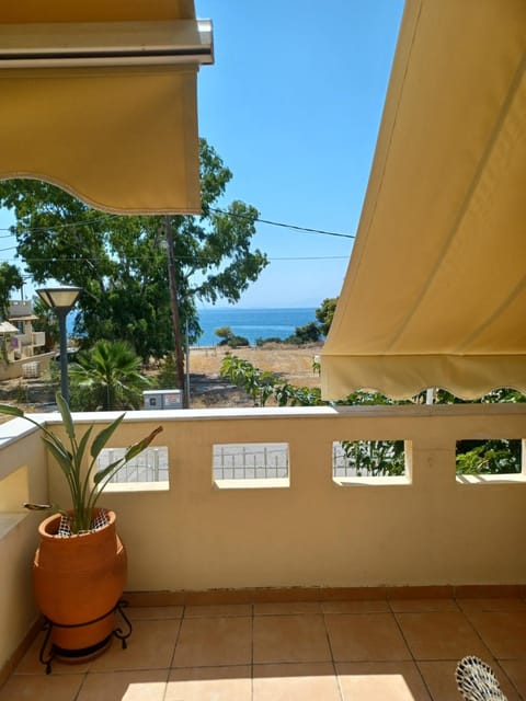 Blue Waters Luxury Kineta Home Apartment in Euboea