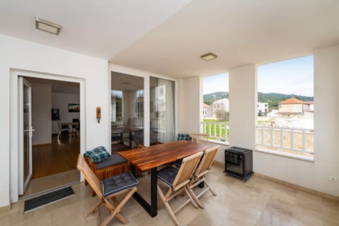 Patio, Balcony/Terrace, Seating area, Dining area