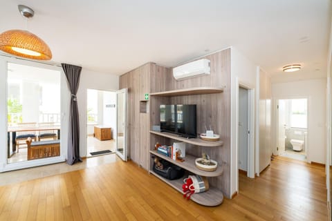 TV and multimedia, Dining area